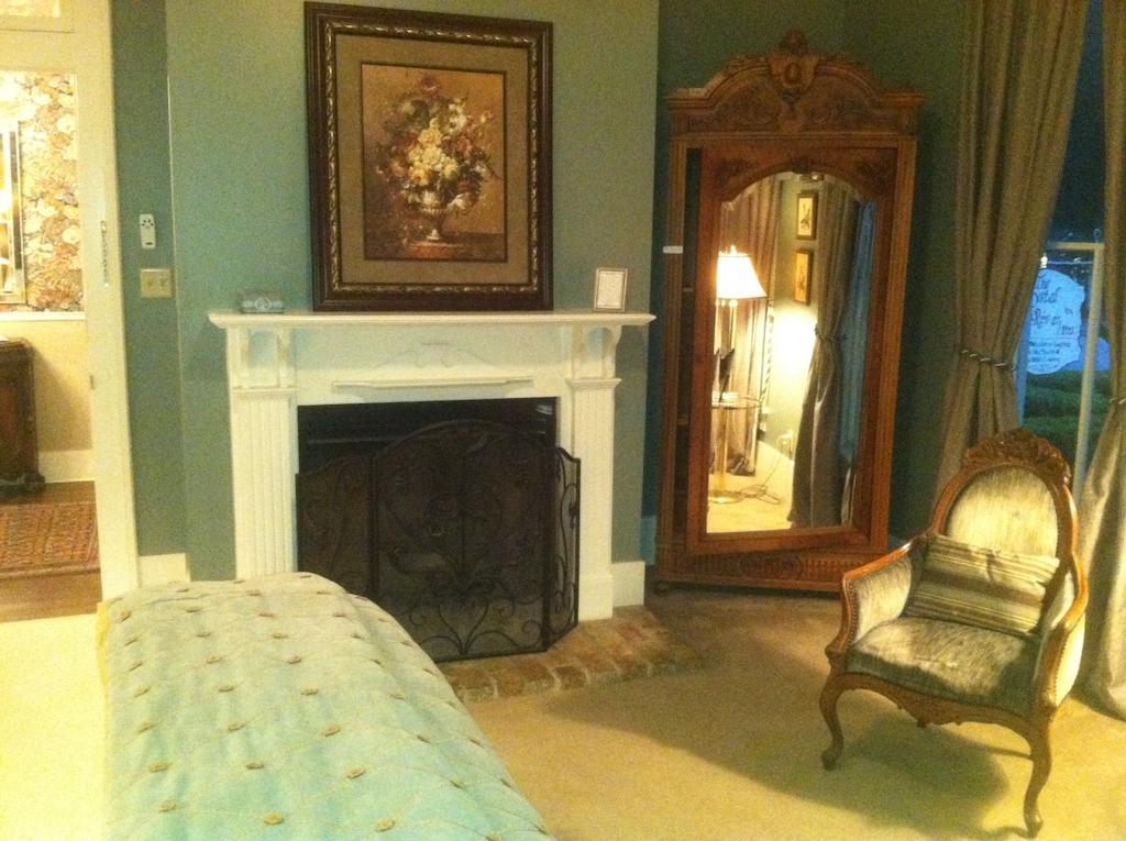 Crystal River Inn San Marcos Room photo